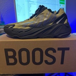 Adidas Yeezy Boost 700 MNVN - Resin